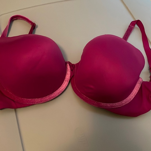 4 Victoria secret bras , GUC lots of wear left. See all pics for any flaws . - Picture 2 of 11